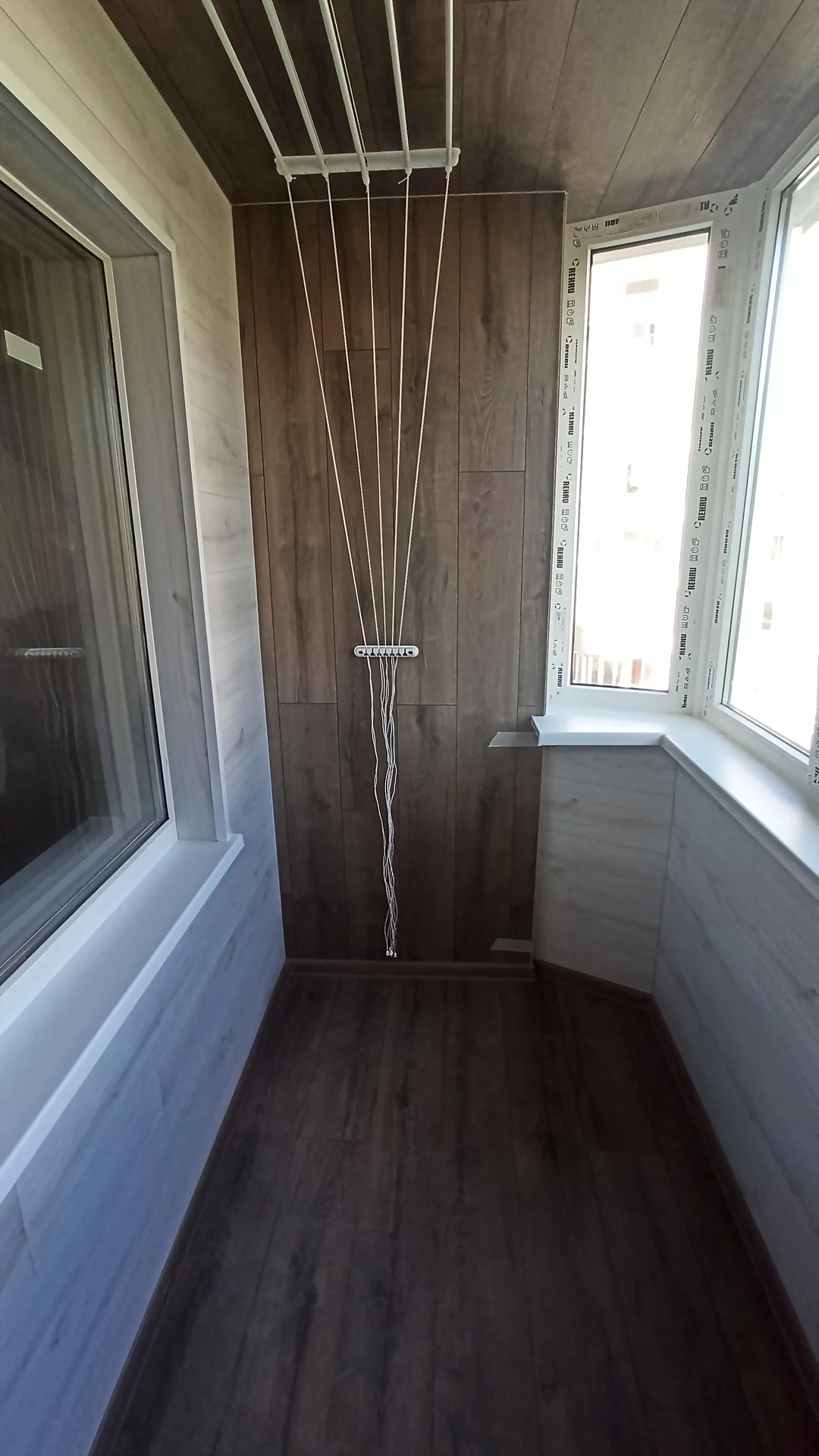 Отделка балкона ламинатом с вертикальной укладкой фото