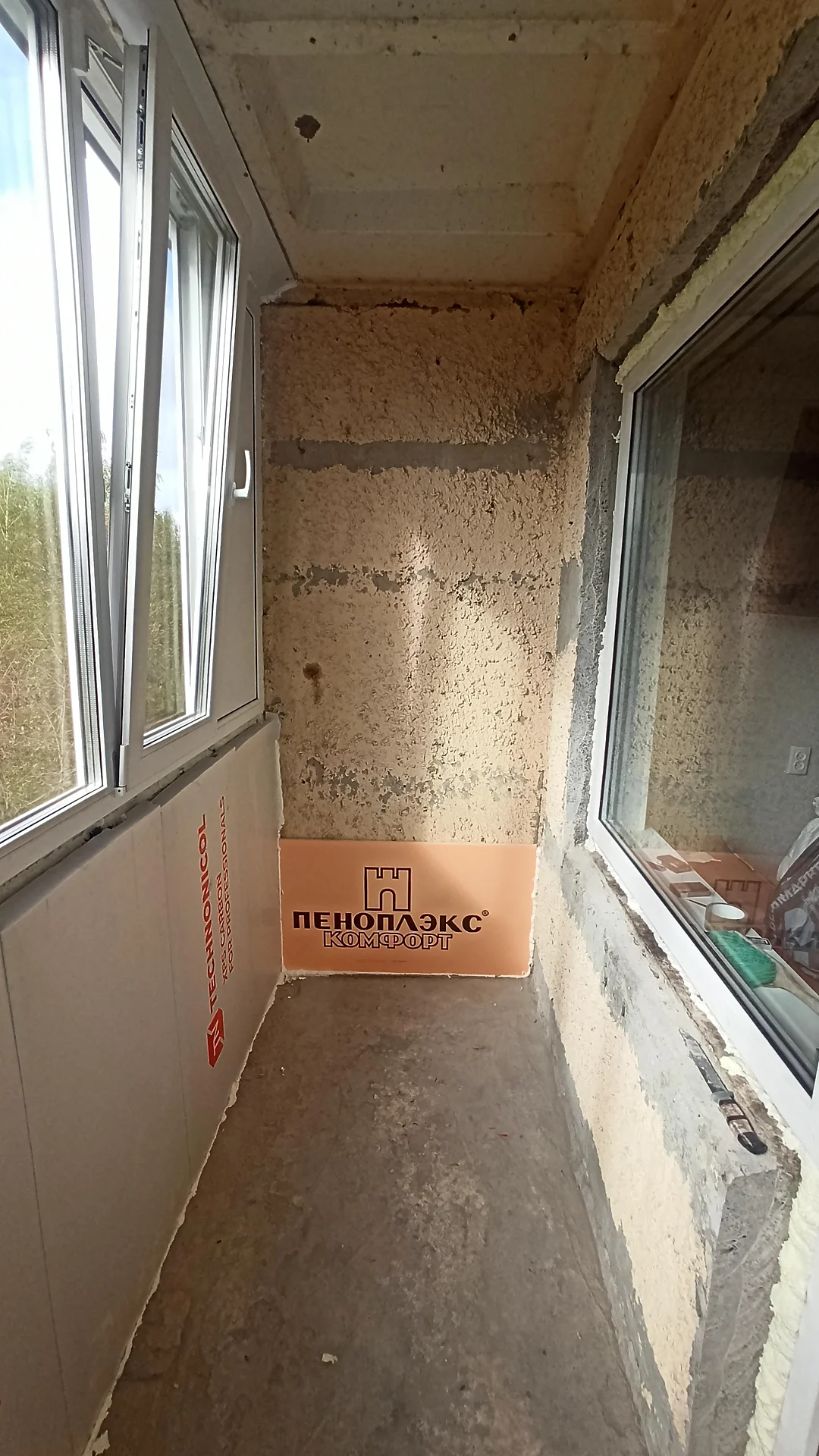 Этап утепления лоджии пеноплексом по низу стены