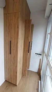 Шкаф на балкон. Многофункциональный двойной шкаф с торцевым доступом