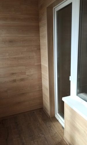 osteklenie-uteplenie-vnutrennyaya-otdelka-balkona-laminatom-v-minske-za-3-dnya