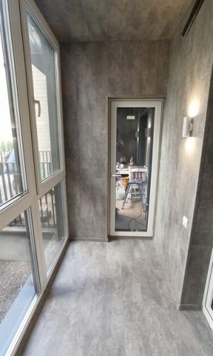 osteklenie-uteplenie-vnutrennyaya-otdelka-balkona-laminatom-v-minske-za-3-dnya