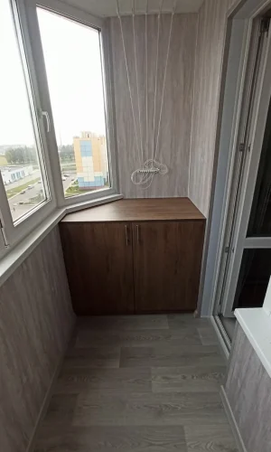 Тумба на лоджию нестандартной формы со скошенным углом коричневого цвета