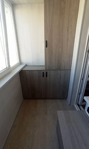 Комбинированный распашной L-образный шкаф на балкон в Минске